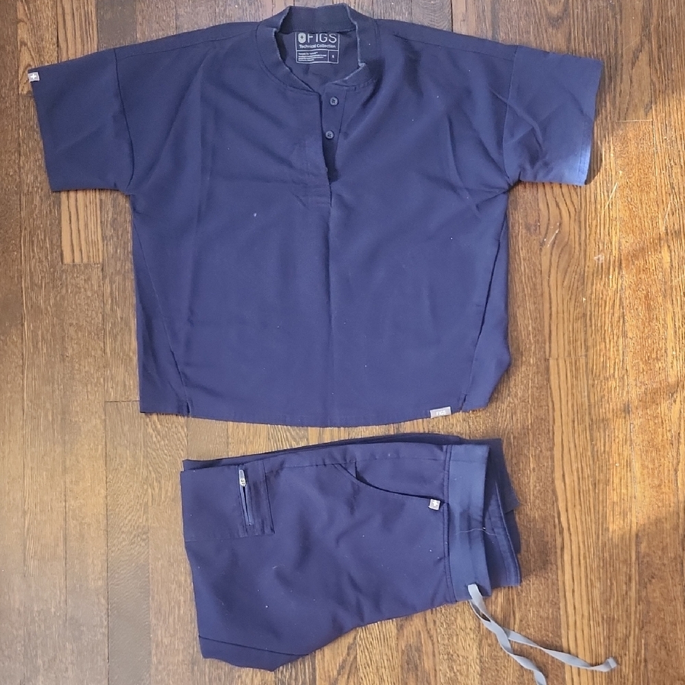 Figs Navy Blue Scrub Set(Women's Top: Small Bottoms:Medium)
